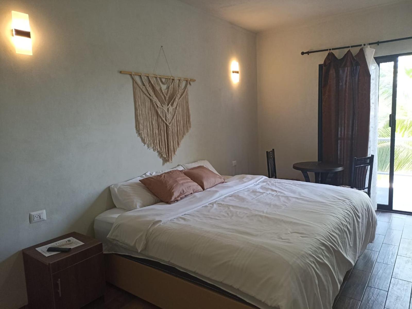 Hostal 230 14/38