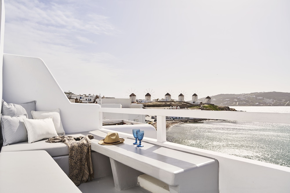 Little Venice Suites 50/50