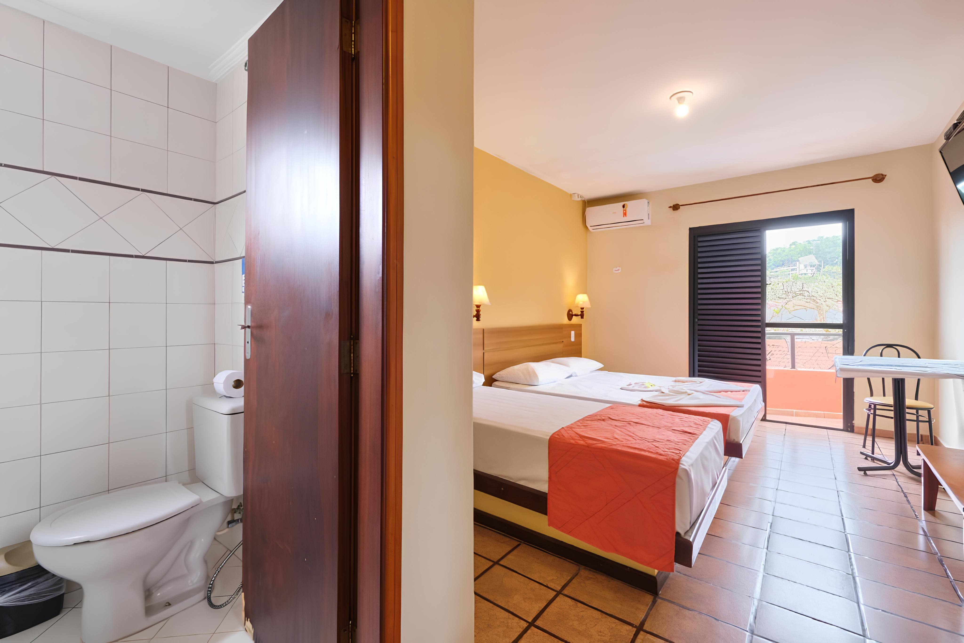غرفة ديلوكس رباعية بإطلالة على الجبل، Hotel Ponta das Toninhas 3/3