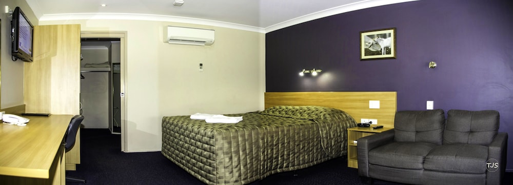 SUN PALMS MOTEL 12/67