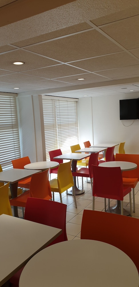 Premiere Classe Besancon - Ecole Valentin 36/50
