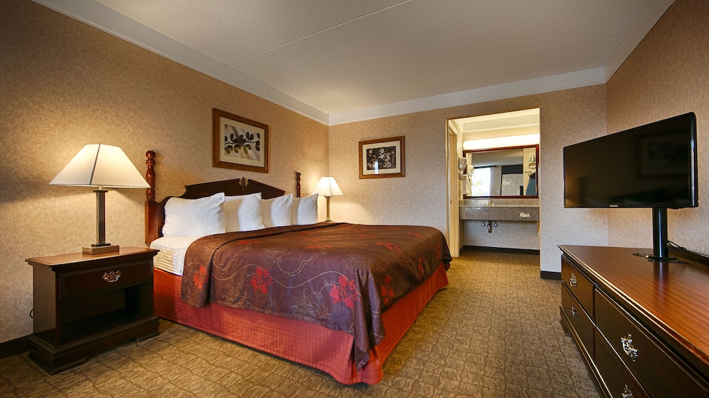 Days Inn by Wyndham Columbia Kentucky 12/52