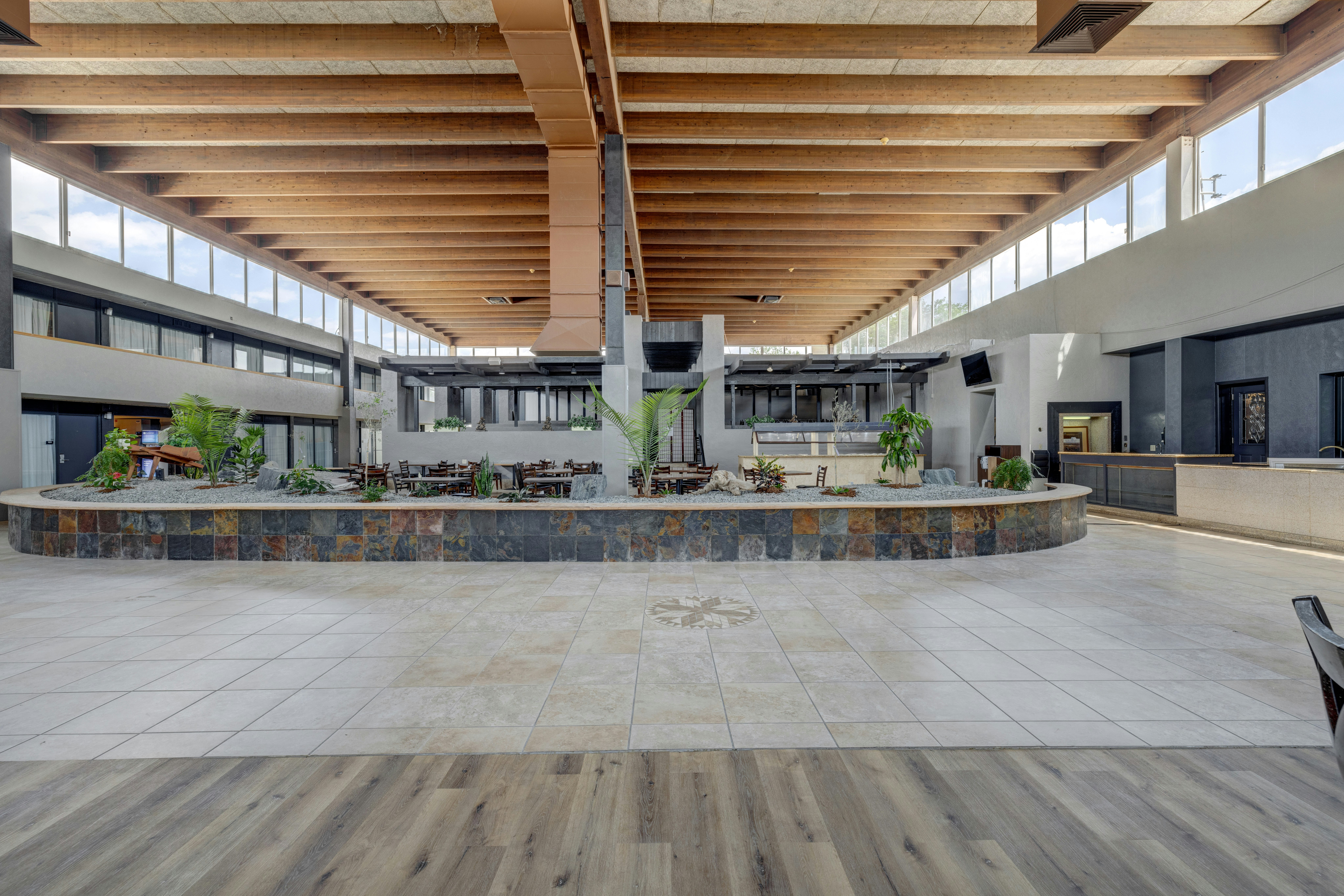 Riverside Hotel & Conference Center 13/60