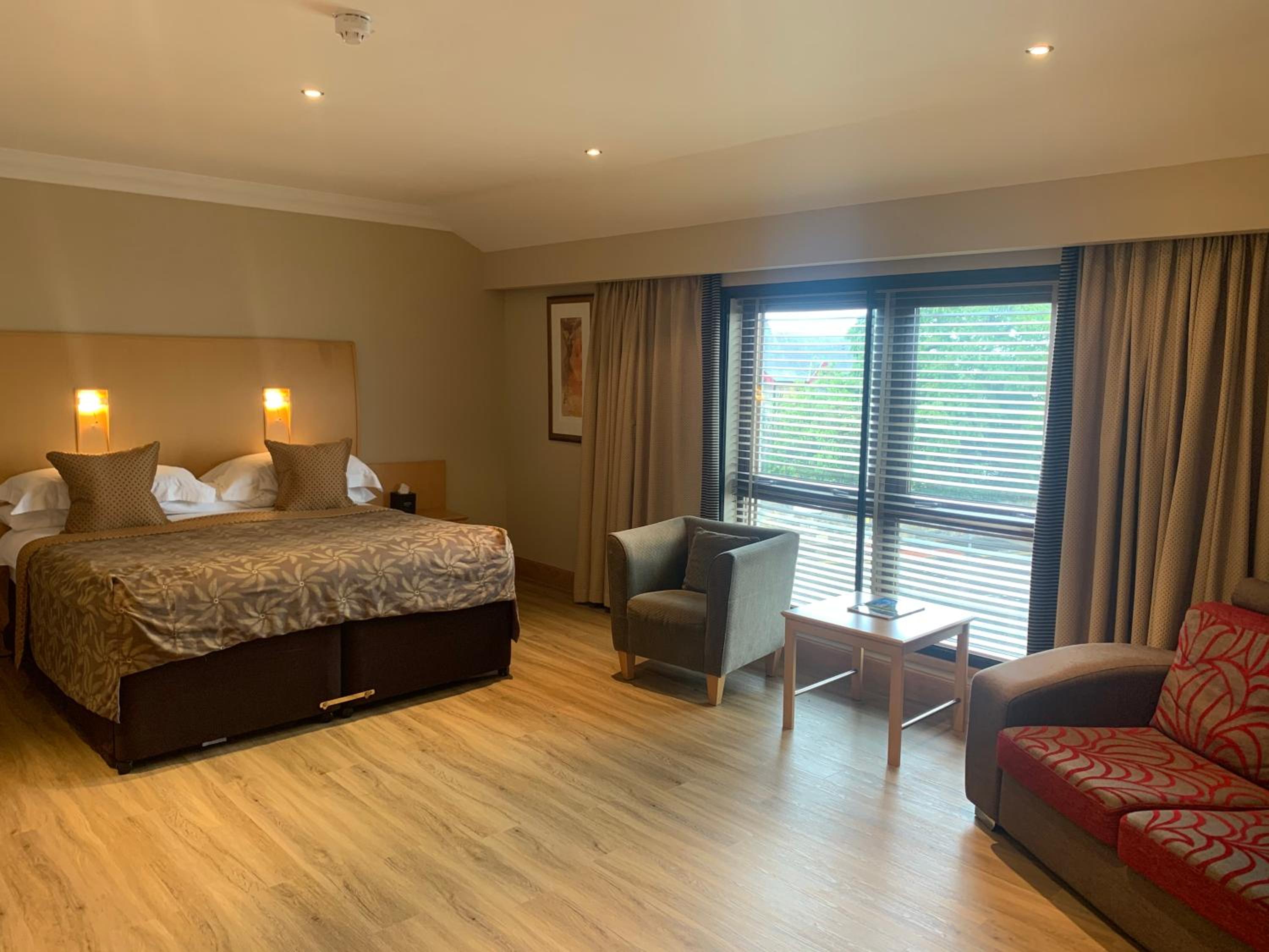 The Mansefield Hotel 23/59