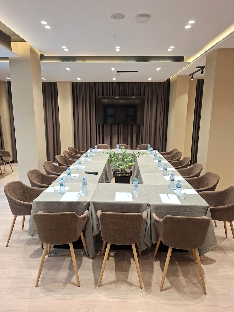 Mulaj Hotel Tirana 49/63