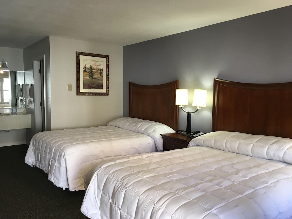 Rodeway Inn & Suites 6/19