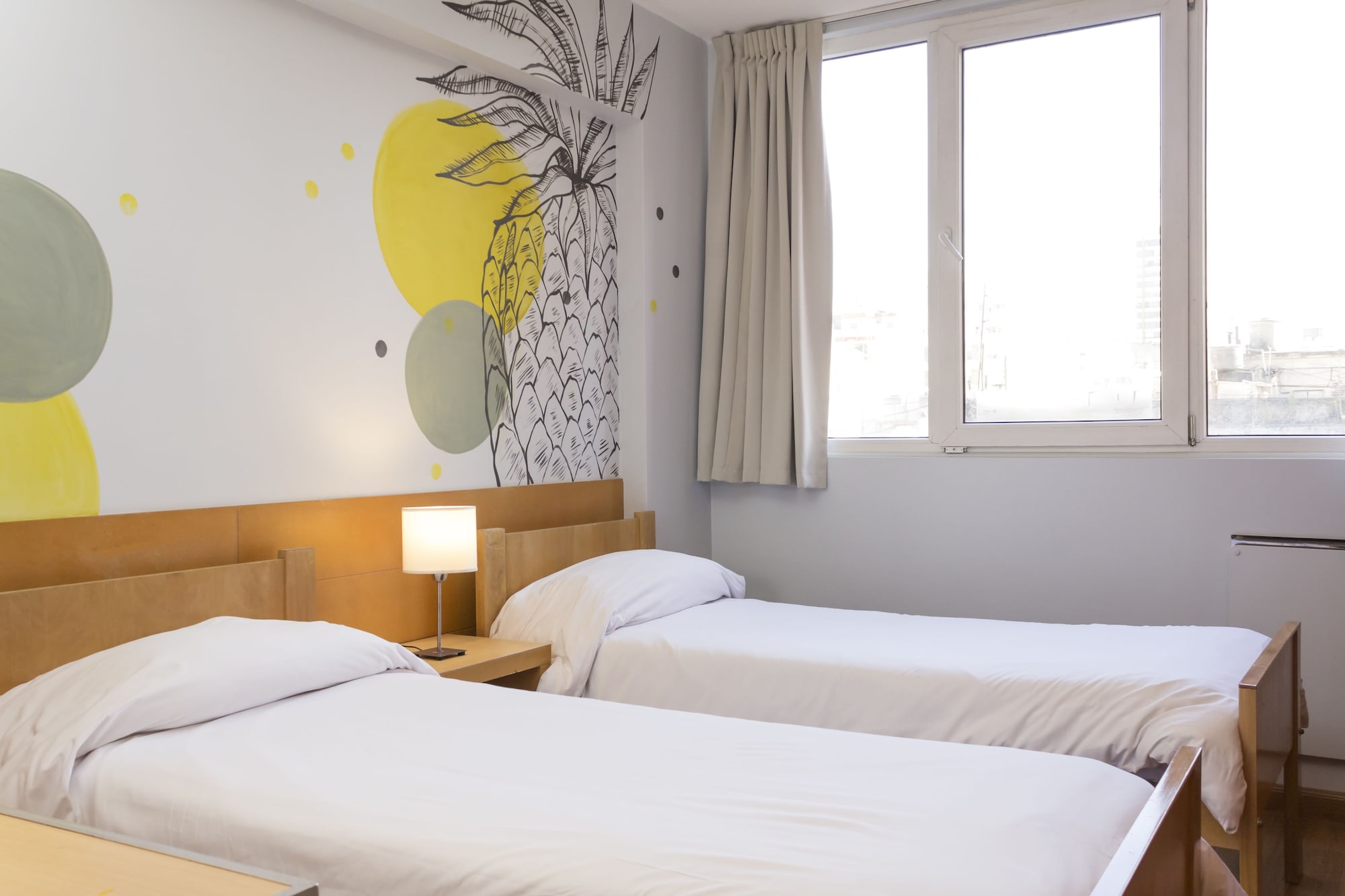 ROOM, DOUBLE OR TWIN BED