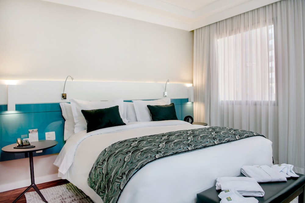 Quality Hotel Faria Lima 12/40
