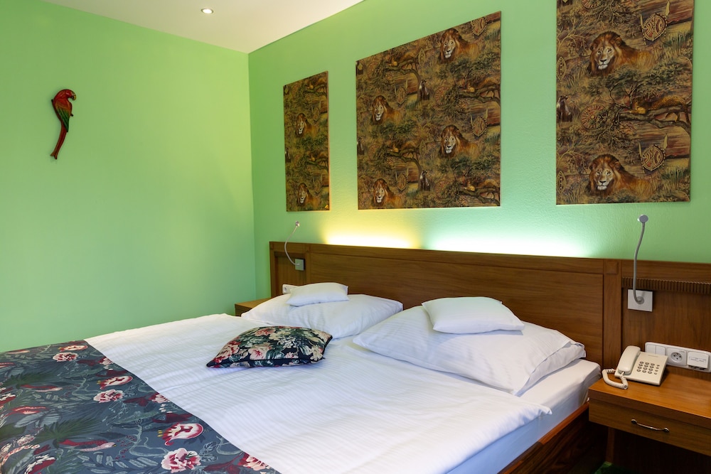SUPERIOR, APARTMENT, KING BED, CITY VIEW, SOFA