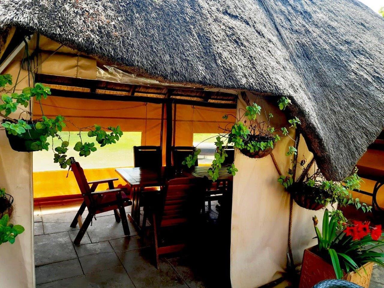 Ipe Tombe Guest Lodge 3/46