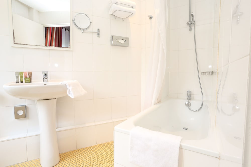 Avalon Hotel Paris Gare Du Nord 24/71