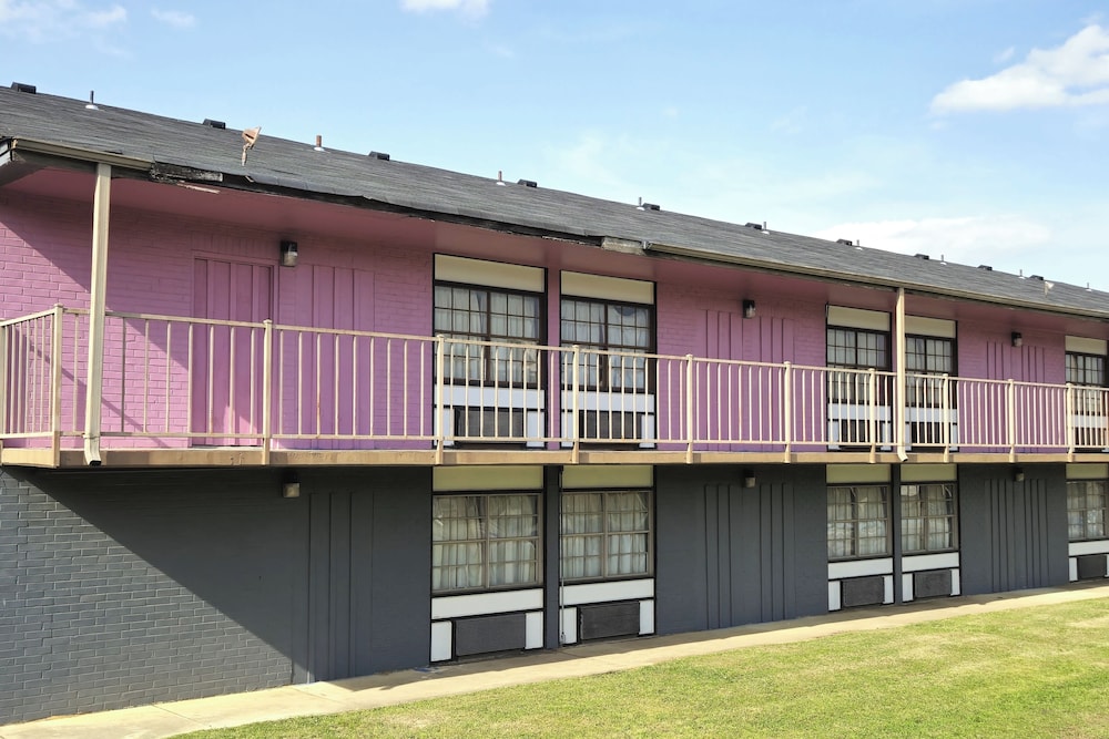 River Valley Inn and Suites 1/42