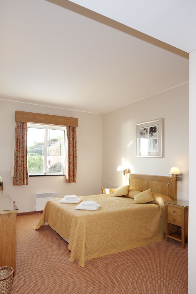 3 Bedrooms, Villa, 1 Double and 4 Single Beds