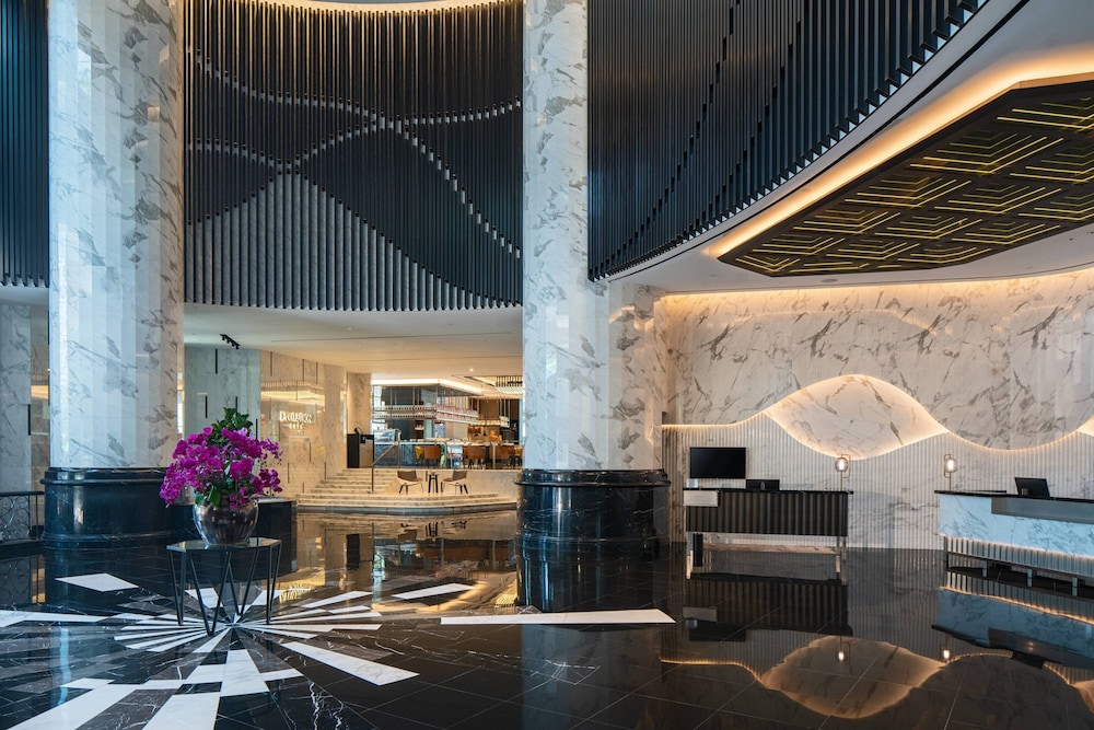 Renaissance Kuala Lumpur Hotel & Convention Centre 33/35