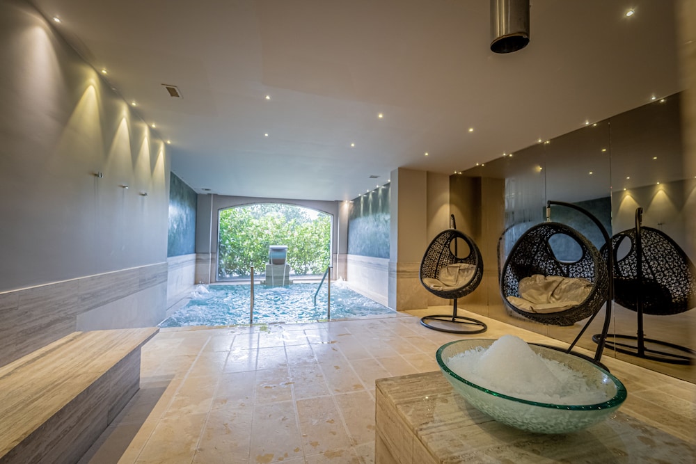 swimming pool spa