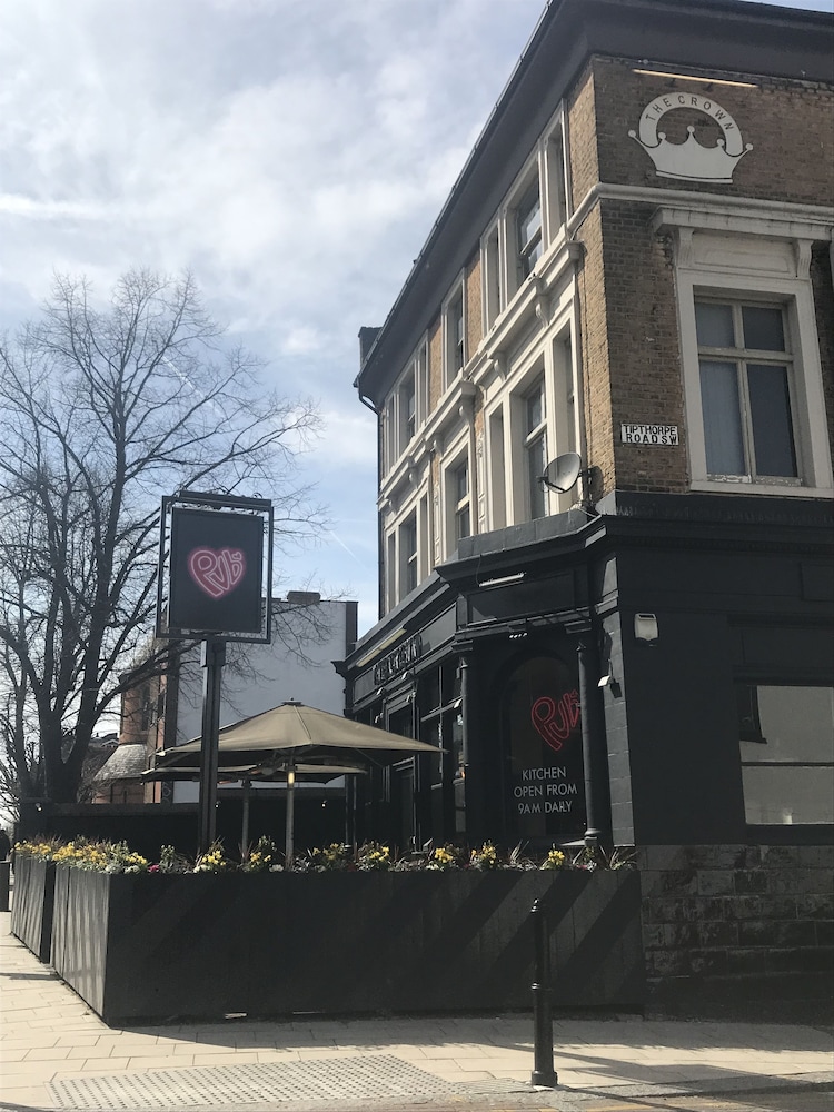Publove the Crown Battersea 47/50
