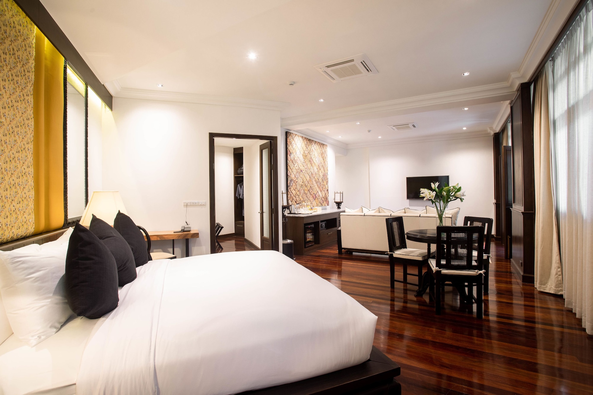 GRAND, SUITE, KING BED