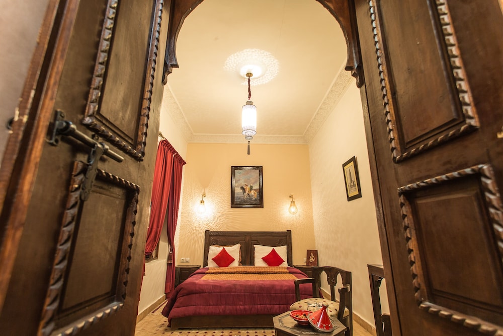 RIAD NASREEN 48/76