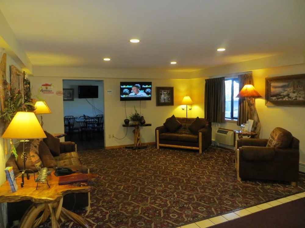Super 8 By Wyndham Bridgeview Of Mackinaw City 20/27