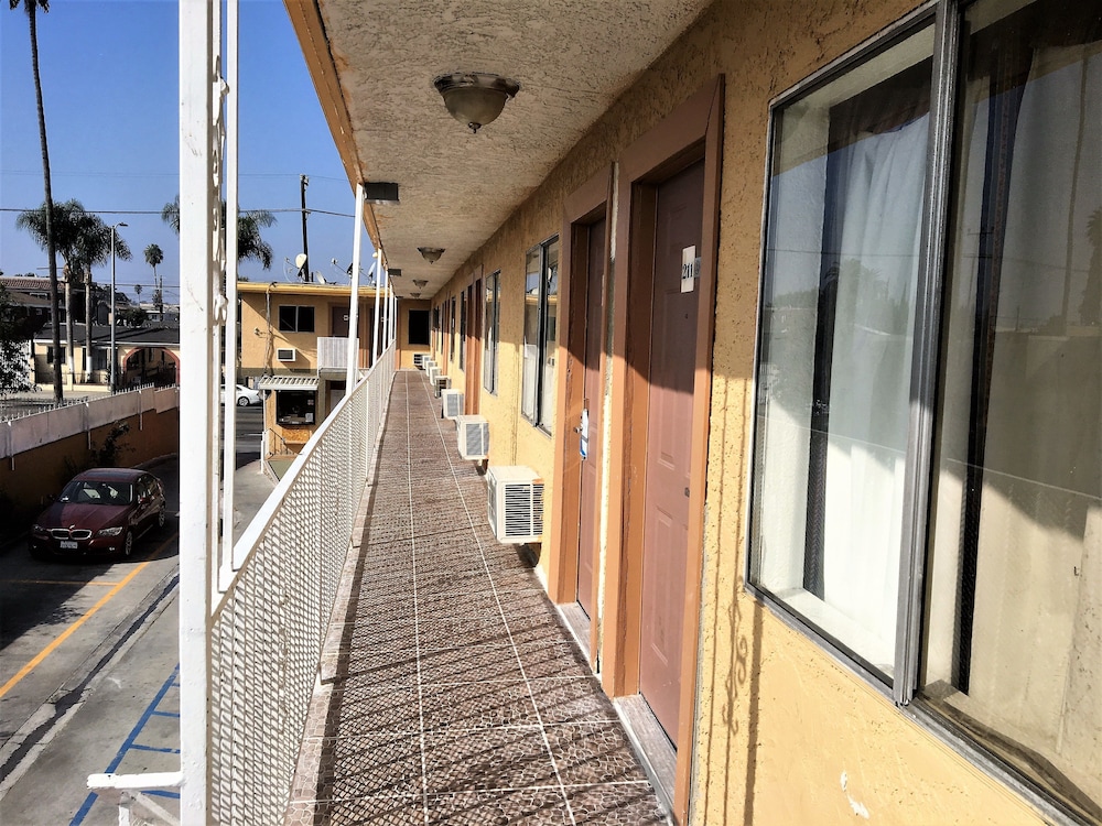 4 Star Motel 34/35