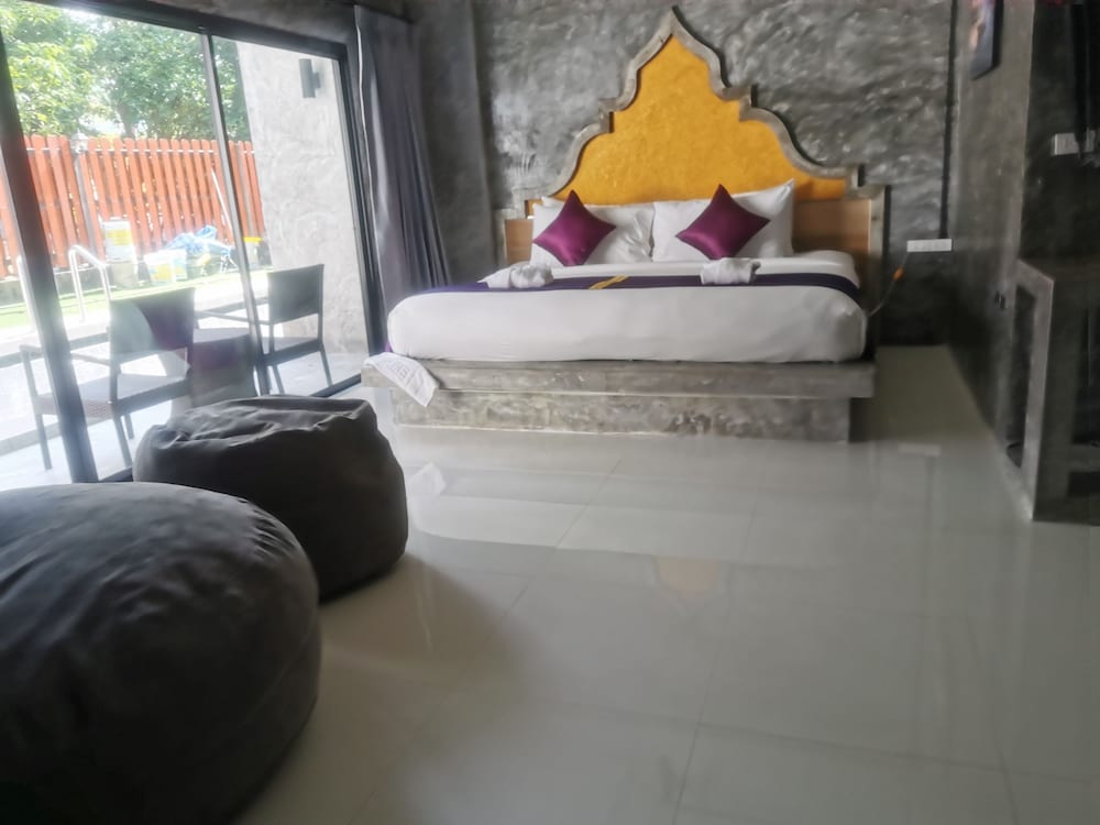 1 BEDROOM, GRAND, DOUBLE BED, POOL VIEW