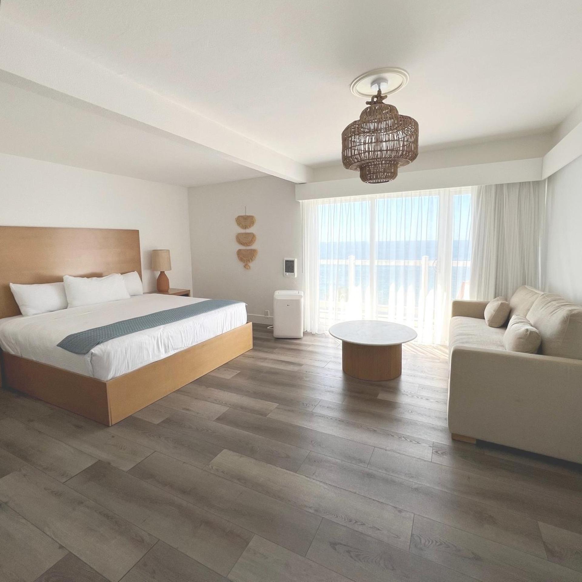Room, King Bed, Ocean Front, Sofa
