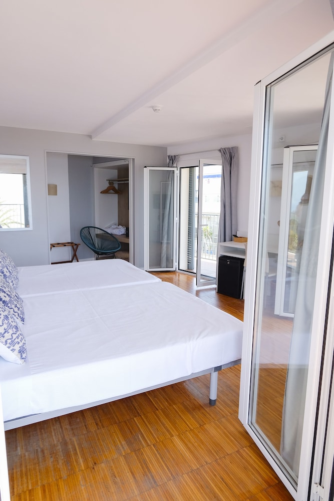 SUPERIOR, SEA VIEW