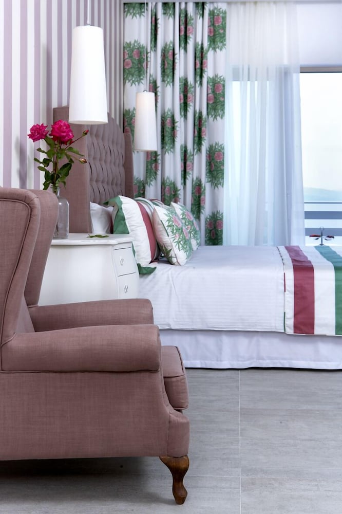 Thalassa Boutique Hotel 35/77