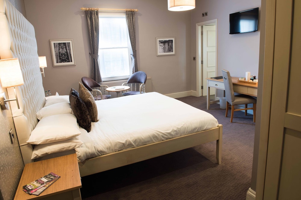 The County Hotel 7/50