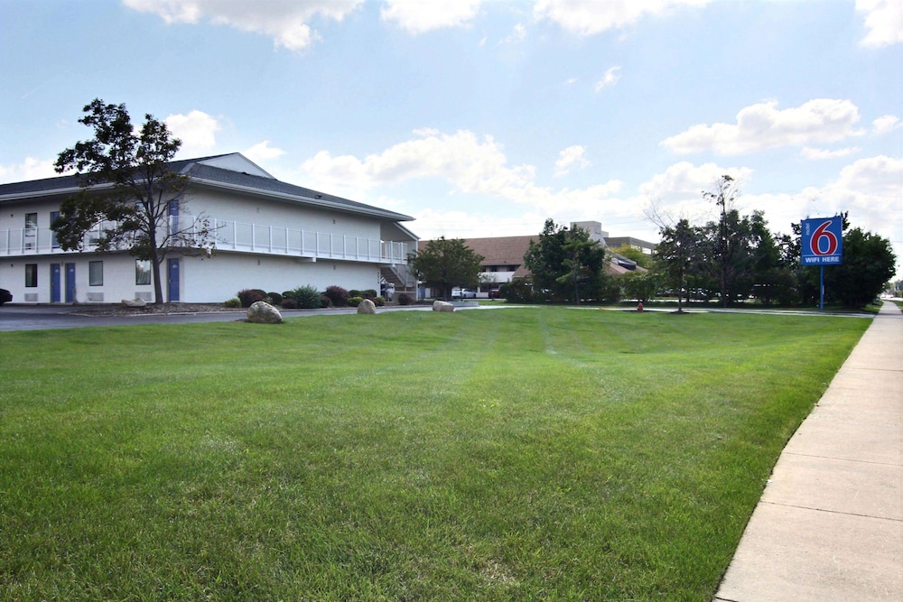 Motel6 Middleburg Heights, OH - Cleveland 44/49