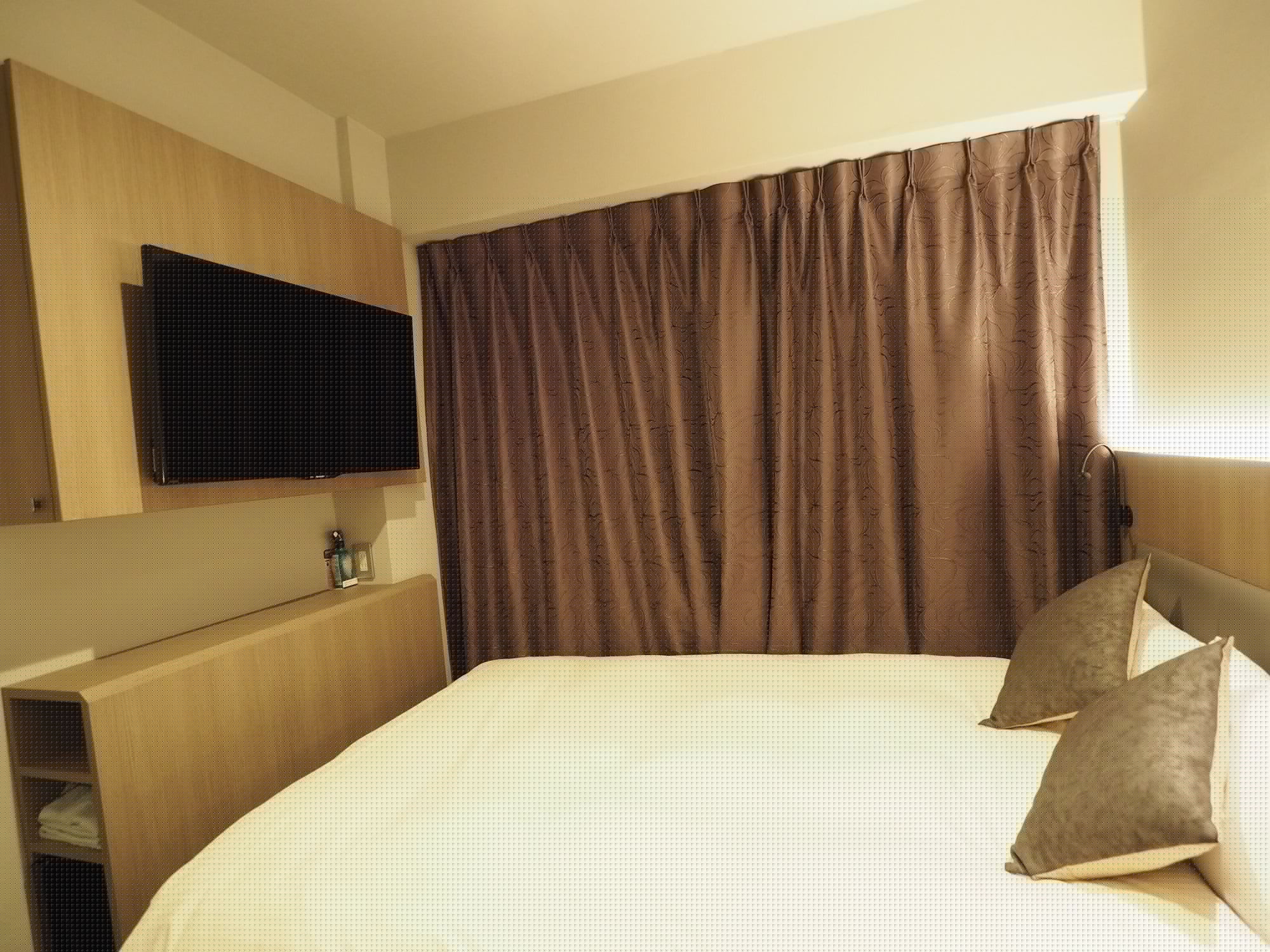 ROOM, SINGLE