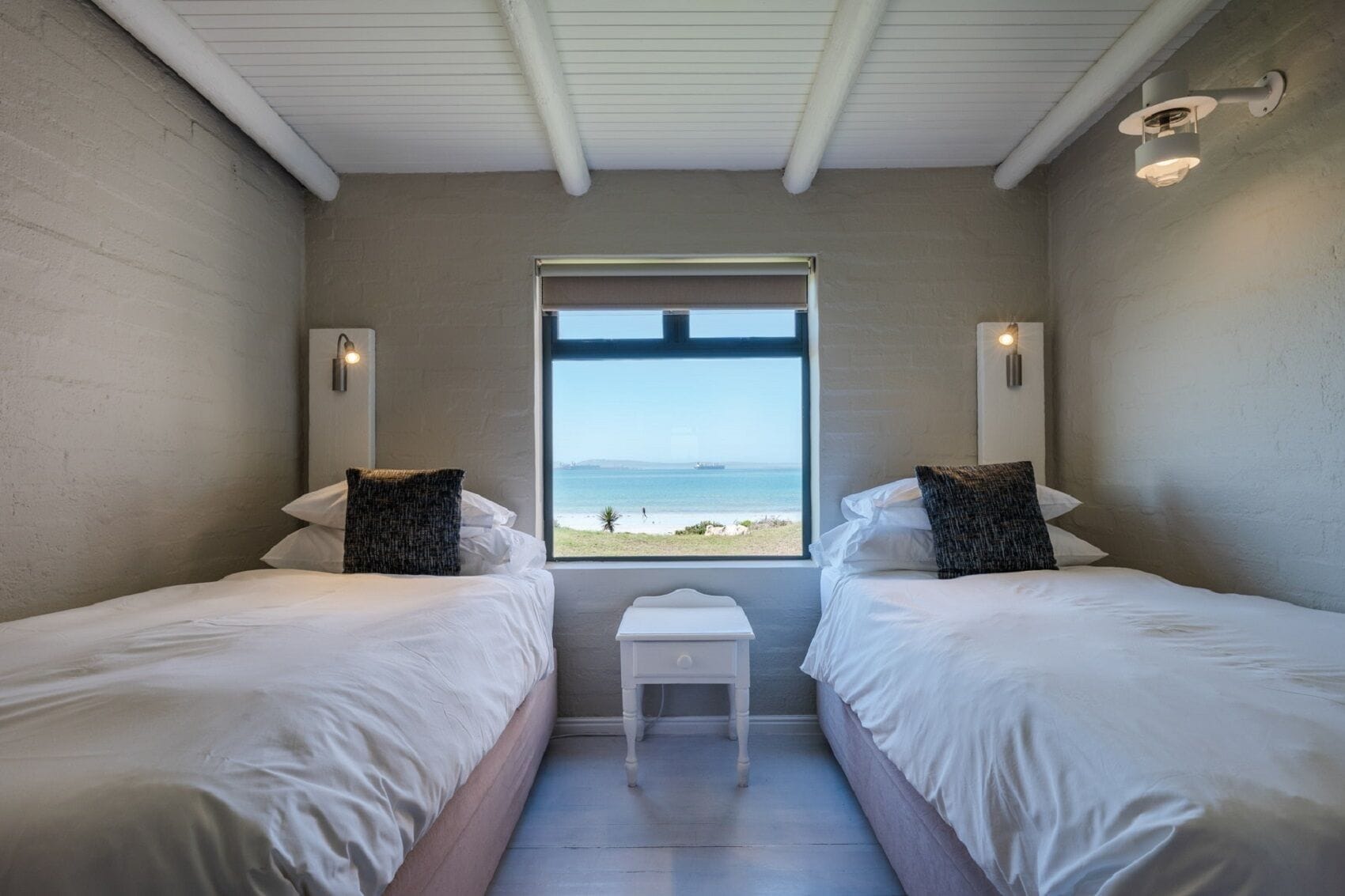 Traditional, 1 Double and 4 Single Beds