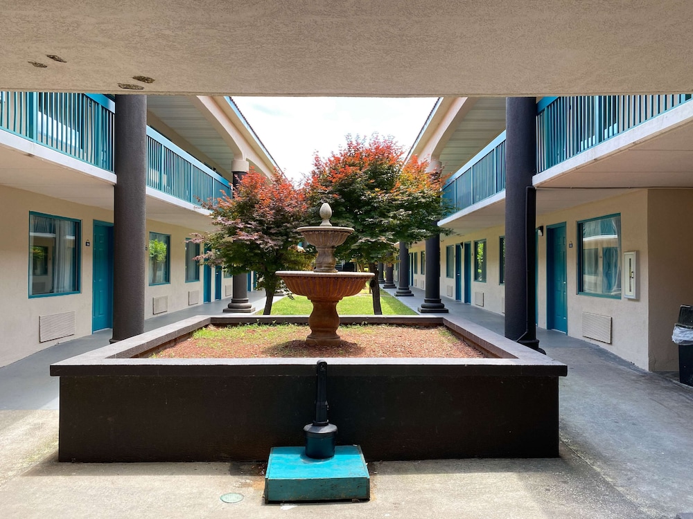 Studio 6 Extended Stay - Savannah, GA - Gateway & I-95 18/27