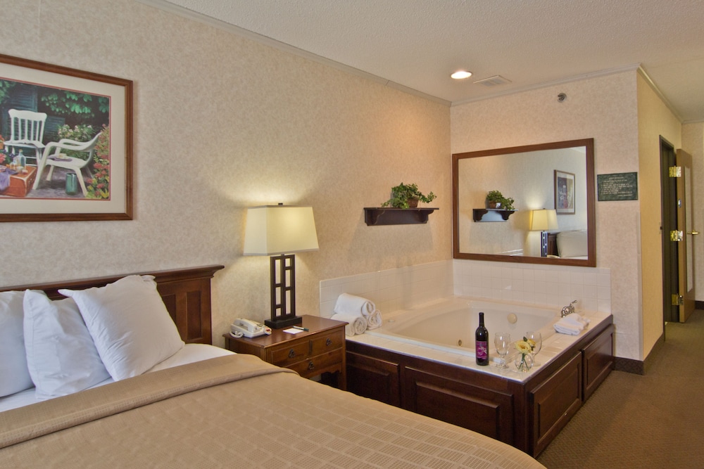 Coshocton Village Inn and Suites 21/68