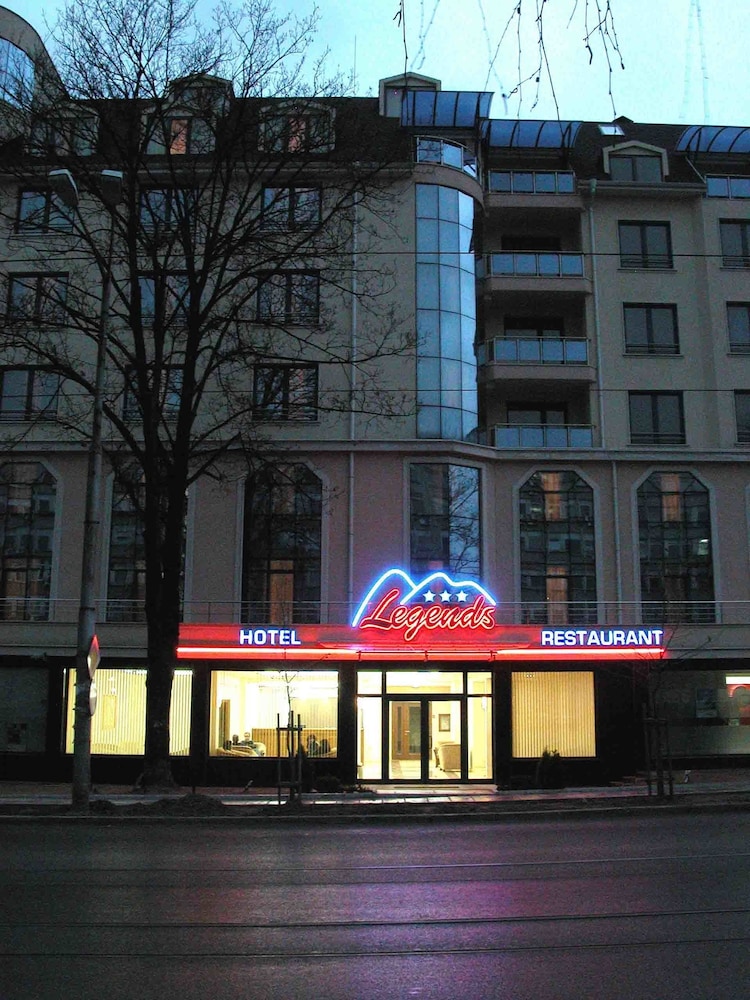 Legends Hotel 4/51