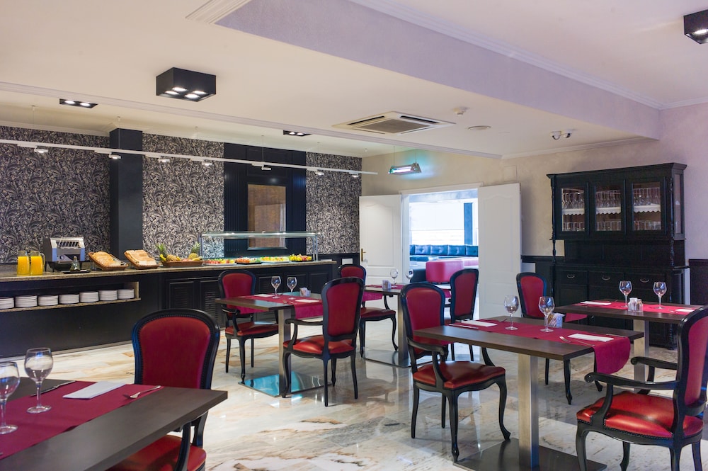 Salles Hotel Ciutat Del Prat 54/71