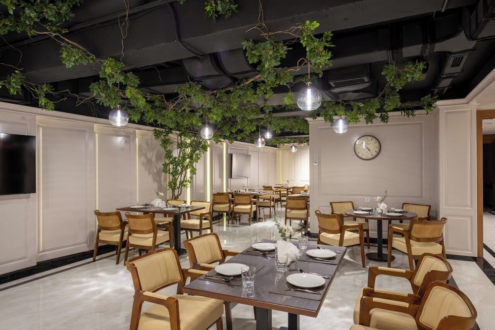 Consti Hotel Tashkent 50/63
