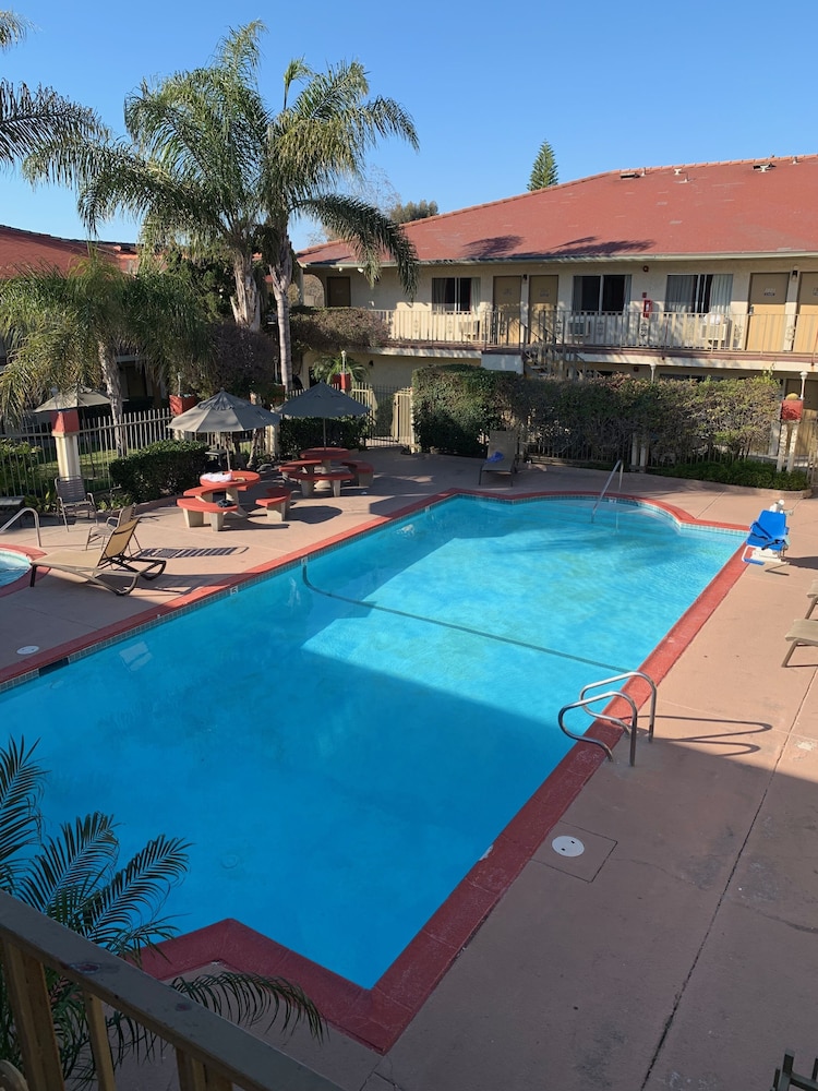 California Suites 36/55
