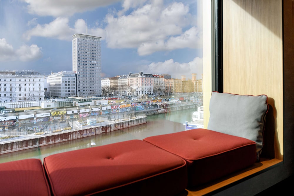 Radisson RED Vienna 25/69
