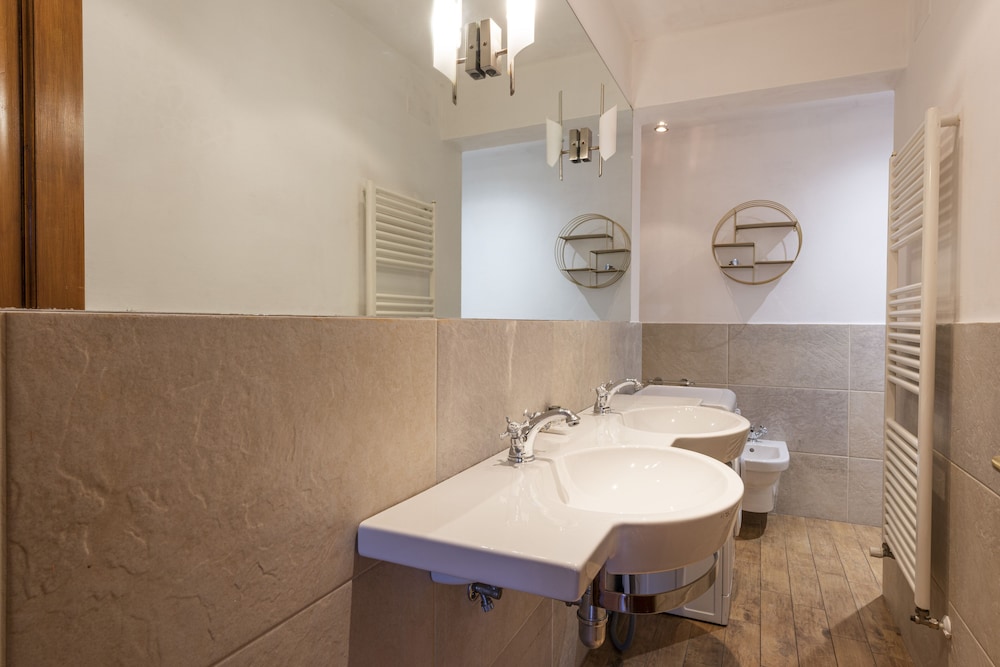Giglio di Firenze 33/35