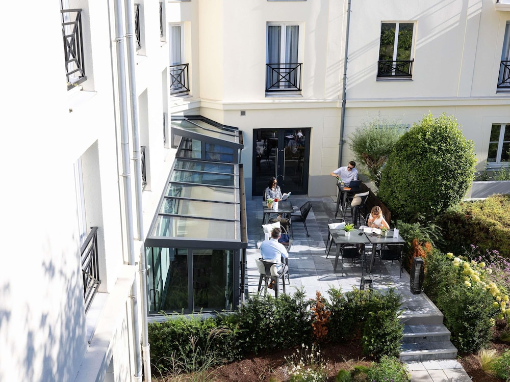 Ibis Valenciennes 2/72