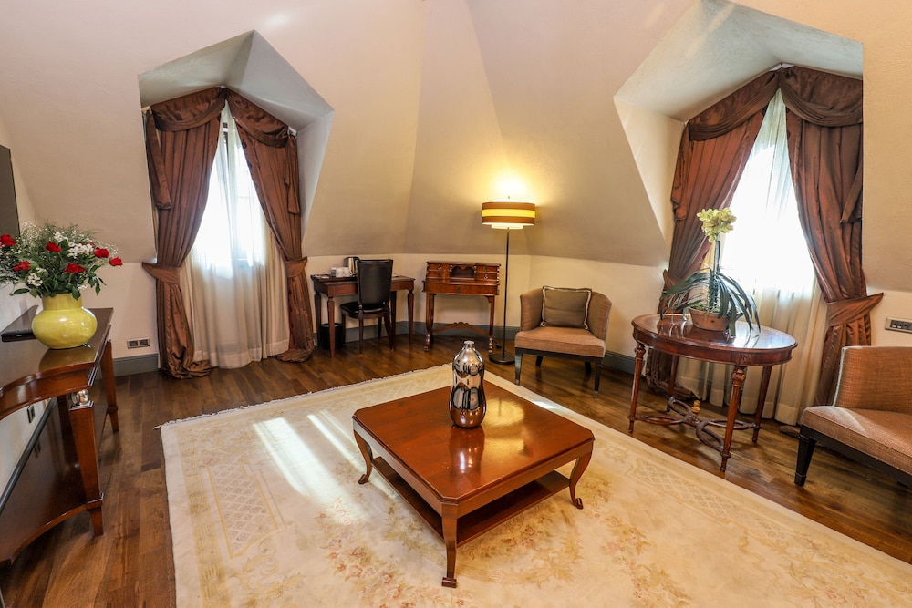 Palazzo Donizetti Istanbul, Tapestry Collection by Hilton 52/75