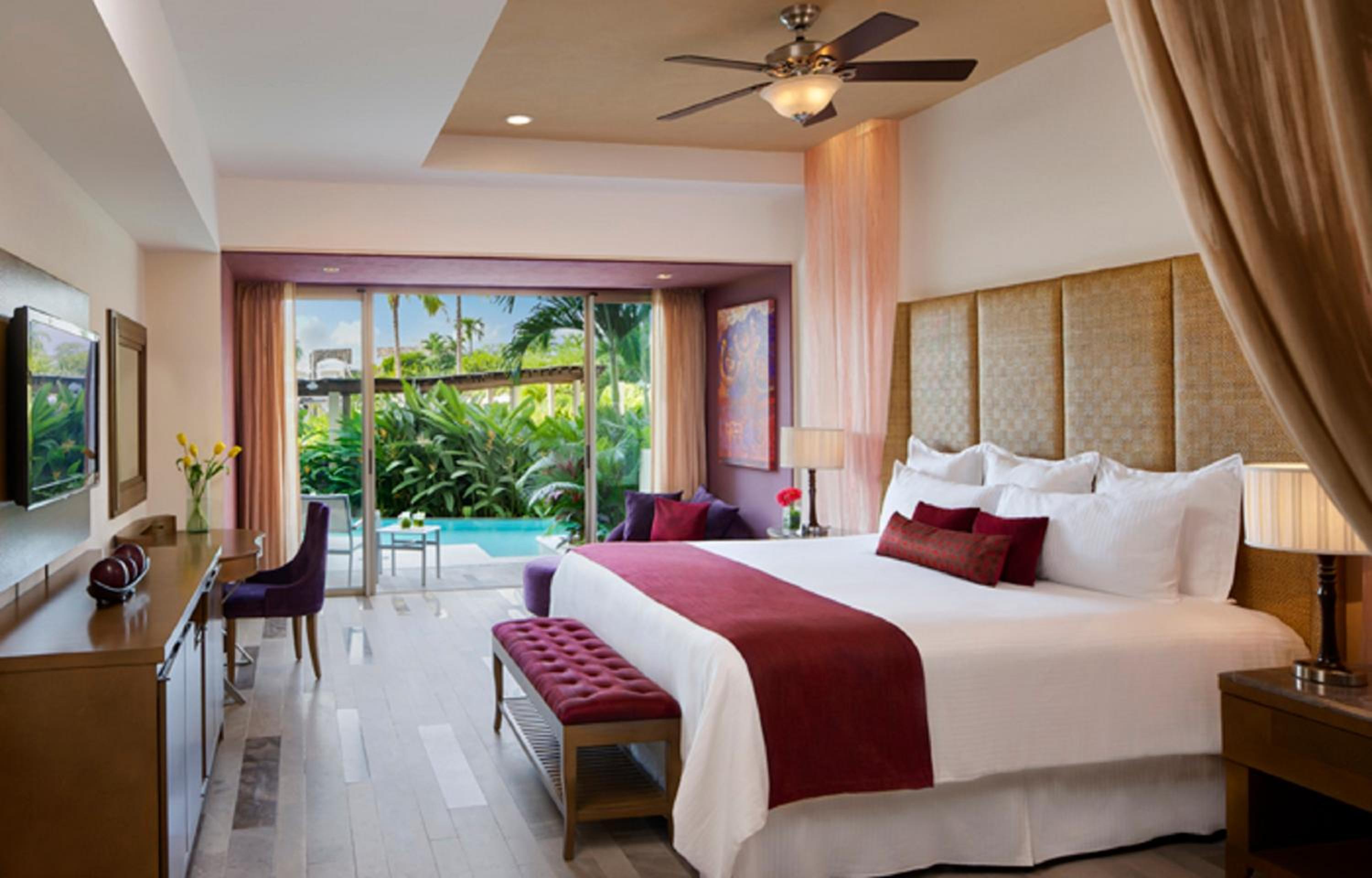 Swim Out, Junior Suite