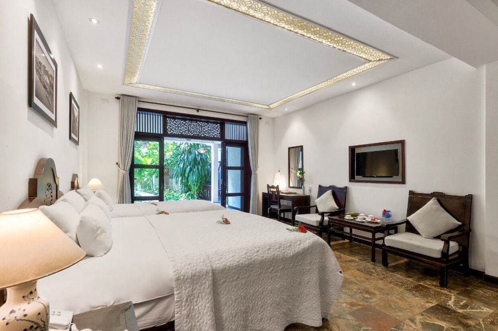 غرفة كلاسيكية ثلاثية بسرير كينج وسرير فردي بإطلالة على الحديقة، Hoi An Ancient House Resort And Spa 2/4