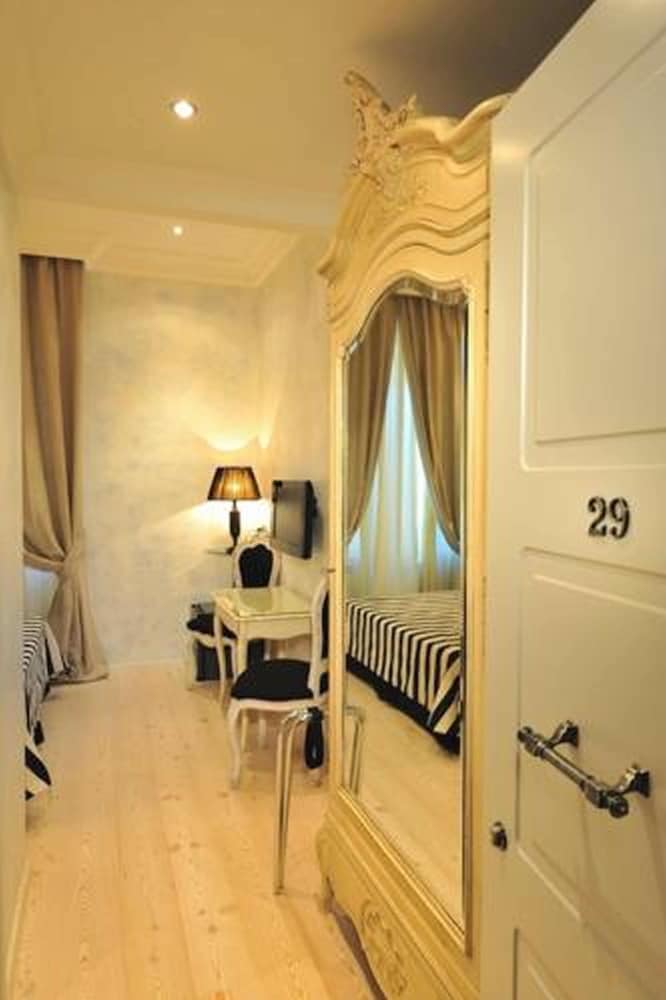 Mdm Luxury Rooms Guest House 16/50