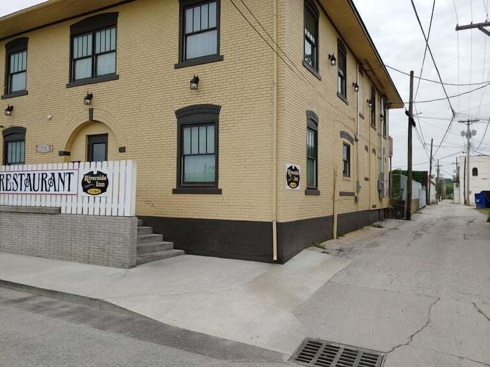 Riverside Inn 51/60