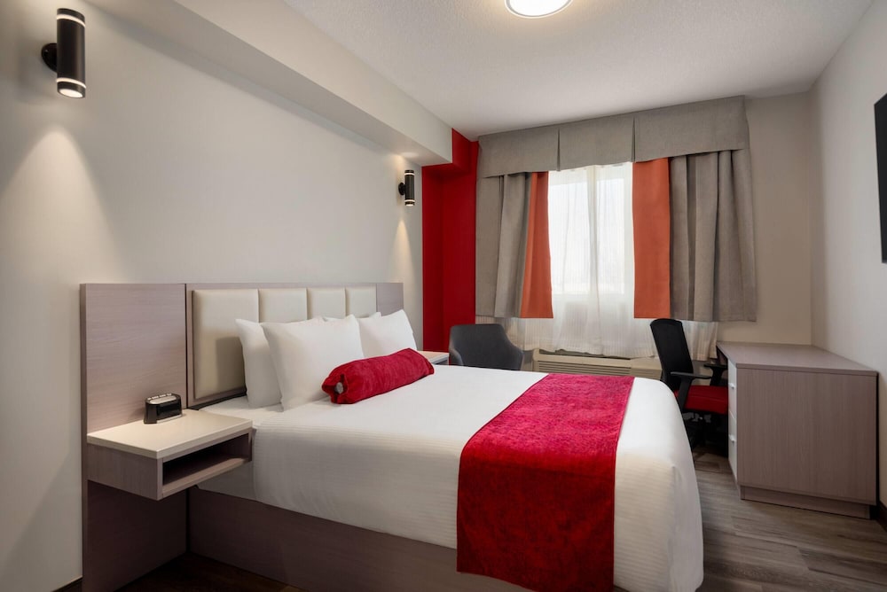 Ramada by Wyndham West Edmonton Hotel & Suites 29/45