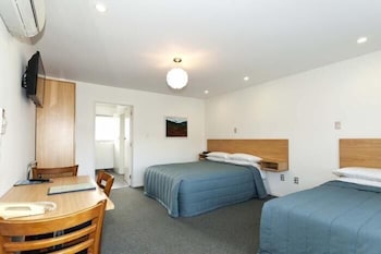 Gothic Heights Motel 23/54