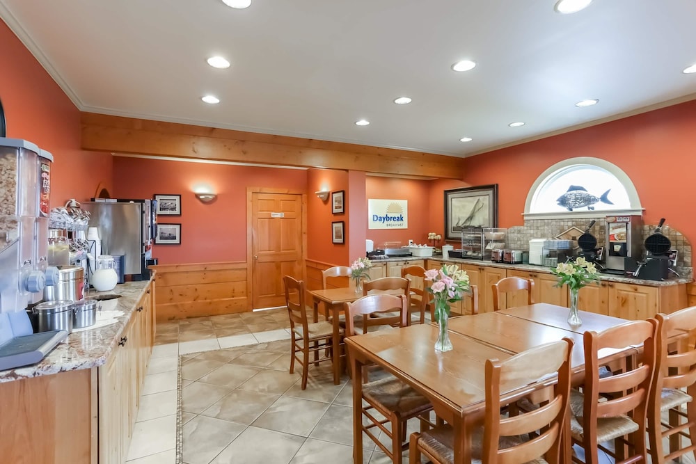 Days Inn by Wyndham Kill Devil Hills Oceanfront - Wilbur 45/59
