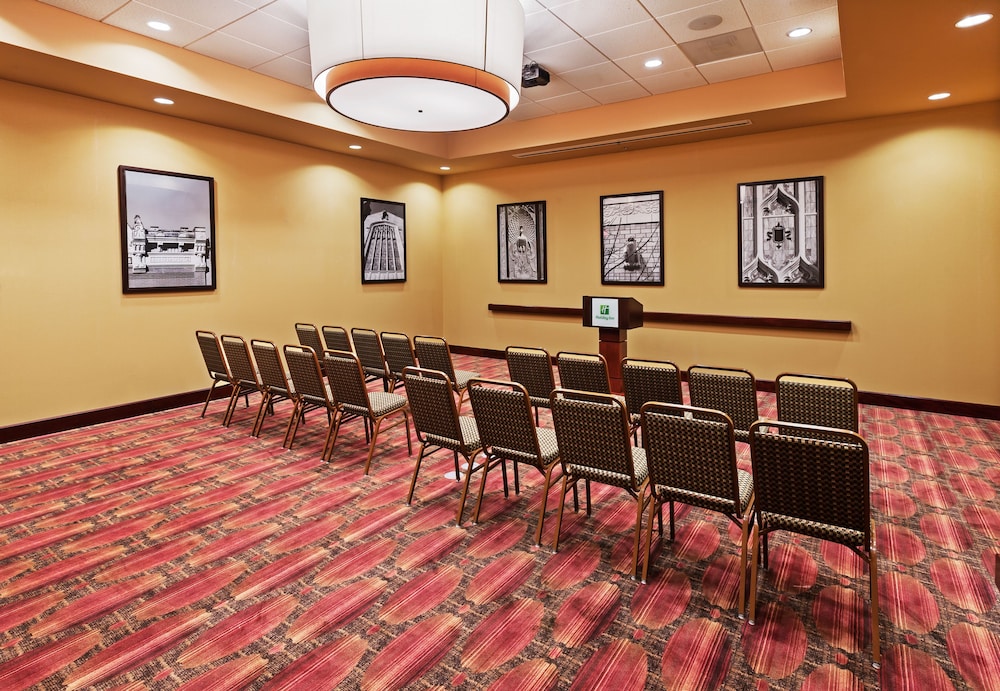 Holiday Inn Ardmore I 35 43/49